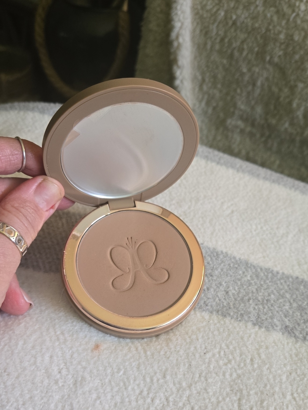 Pressed Face Powder Compact in Light Beige by (unspecified)